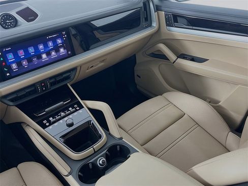 Certified 2026 Porsche Cayenne Coupe image 23