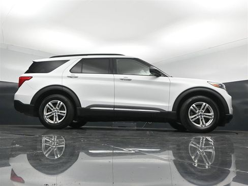 Used 2021 Ford Explorer XLT w/ Equipment Group 202A RWD image 30