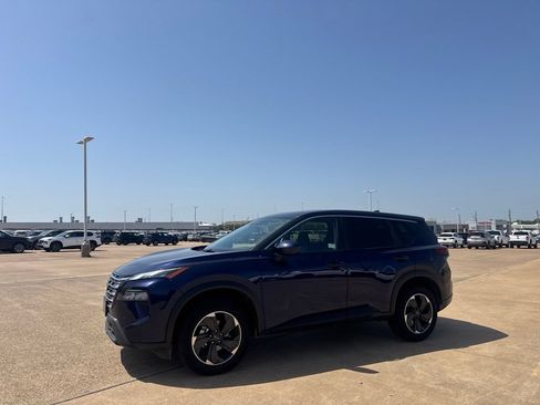 Certified 2025 Nissan Rogue SV FWD image 10