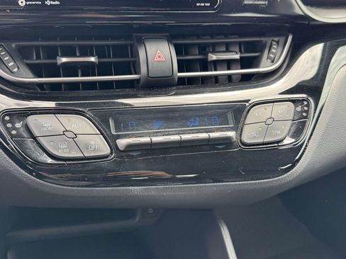 Used 2018 Toyota C-HR XLE FWD image 30