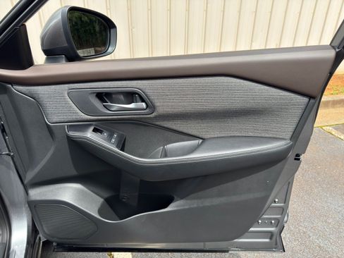 Used 2022 Nissan Rogue SV FWD image 38