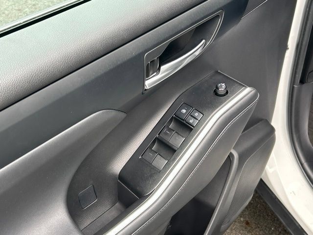 Used 2022 Toyota Highlander XLE AWD/4WD image 21