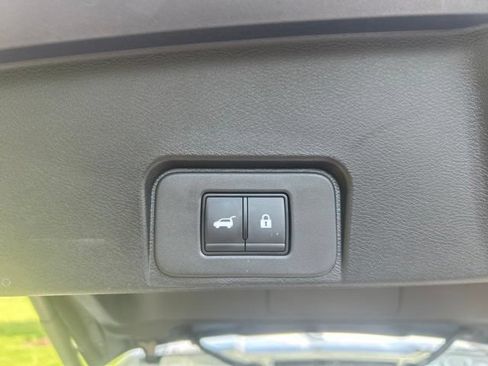 Used 2026 Nissan Rogue SV FWD image 19