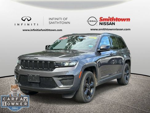 Used 2023 Jeep Grand Cherokee Altitude AWD/4WD image 3