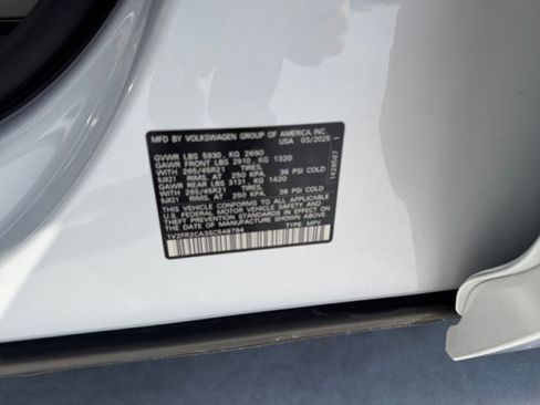 Used 2025 Volkswagen Atlas SEL Premium R-Line image 24