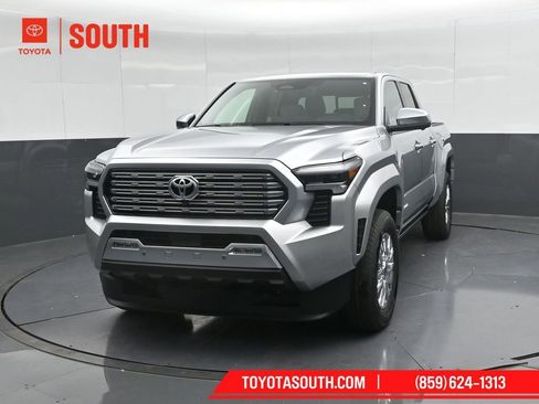 Used 2025 Toyota Tacoma Limited image 6