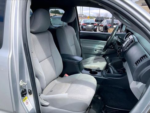 Used 2015 Toyota Tacoma 4x4 Access Cab w/ Convenience Package image 9