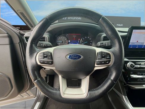 Used 2021 Ford Explorer Limited w/ Equipment Group 301A AWD/4WD image 11