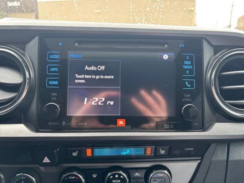 Used 2017 Toyota Tacoma TRD Off-Road image 16