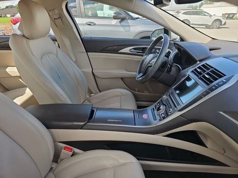 Used 2018 Lincoln MKZ Select w/ Select Plus Package AWD/4WD image 4