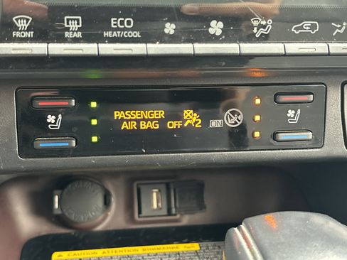 Used 2020 Toyota RAV4 Limited image 29