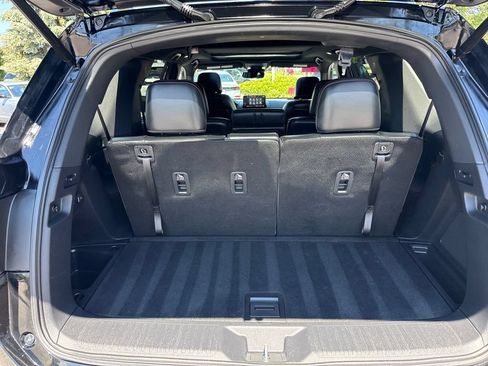 Certified 2025 Honda Pilot Black Edition image 45