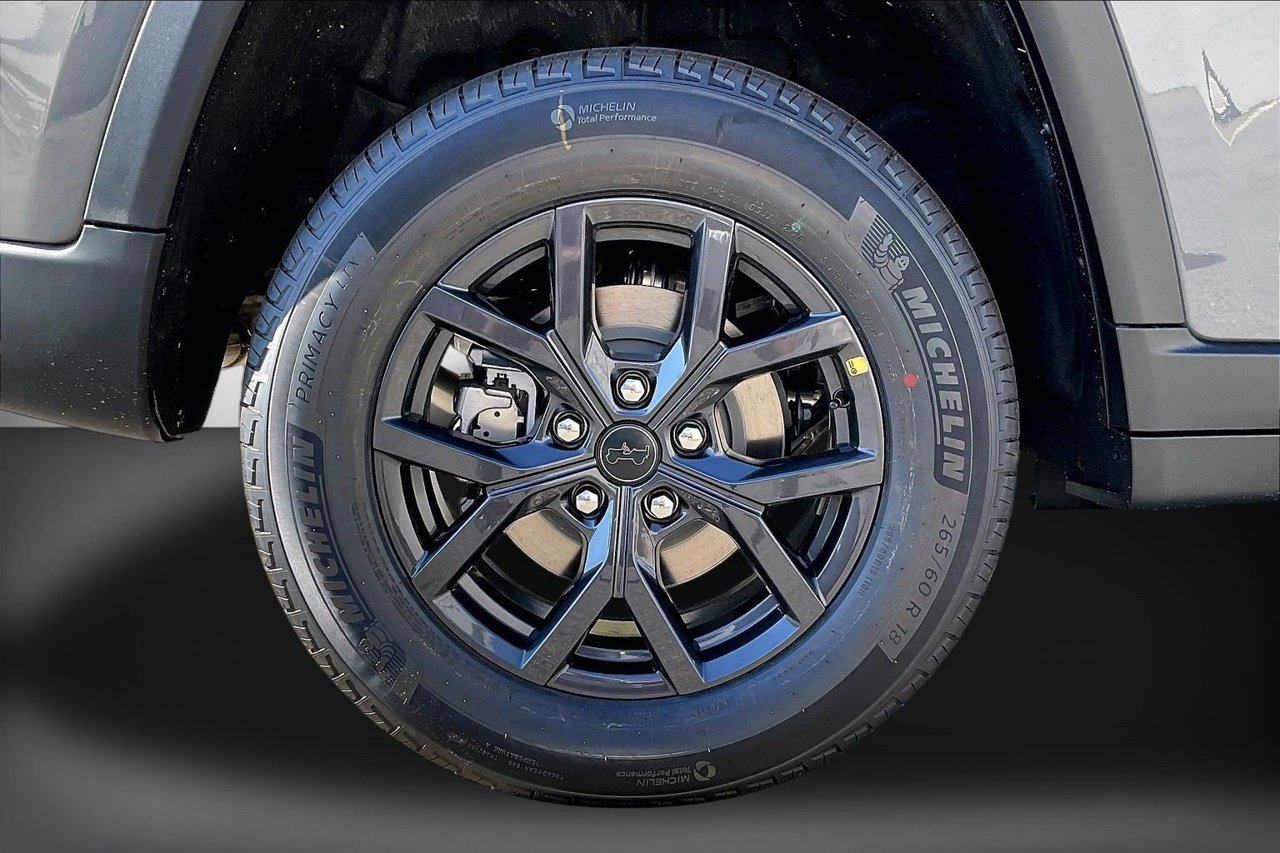 New 2027 Jeep Grand Cherokee Altitude RWD image 34
