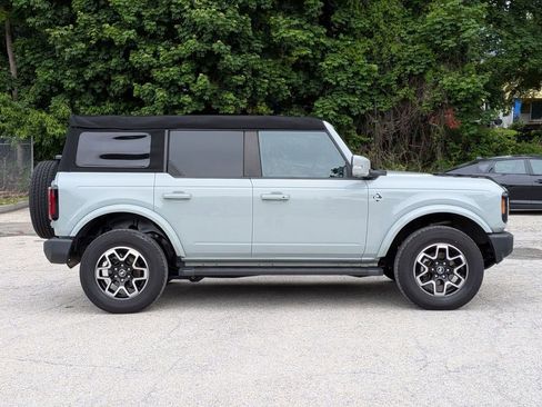 Used 2023 Ford Bronco Outer Banks AWD/4WD image 2