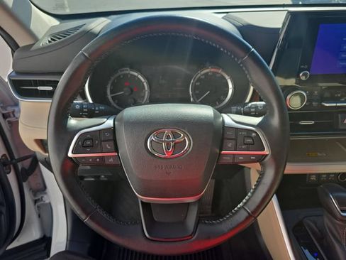 Used 2023 Toyota Highlander XLE FWD image 18