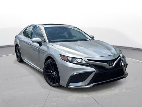 Used 2024 Toyota Camry XSE FWD image 4