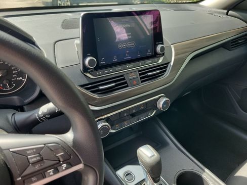 Used 2025 Nissan Altima 2.5 SV FWD image 22
