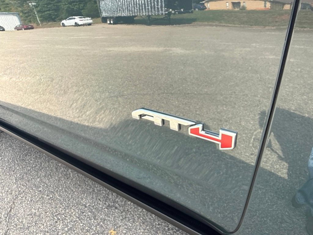 Used 2025 GMC Yukon XL AT4 Ultimate AWD/4WD image 43