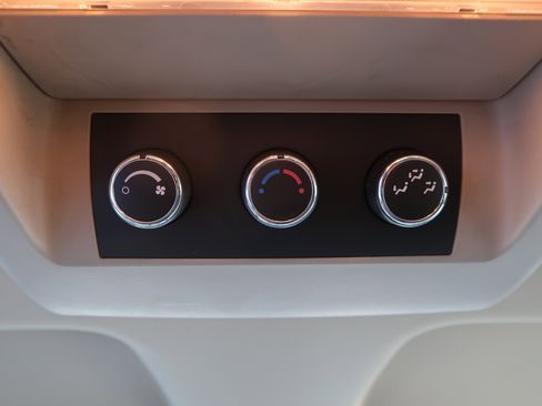 Used 2008 GMC Yukon XL SLE w/ Convenience Package image 28