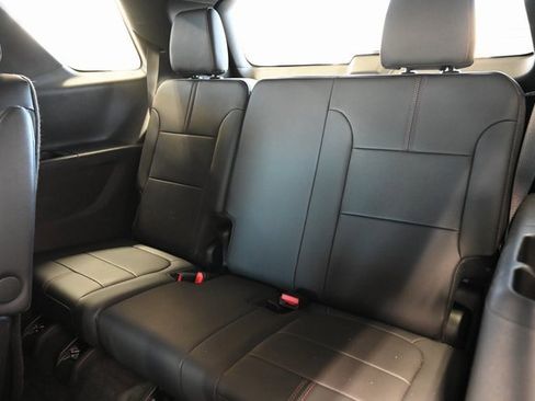 Used 2022 Chevrolet Traverse RS image 13