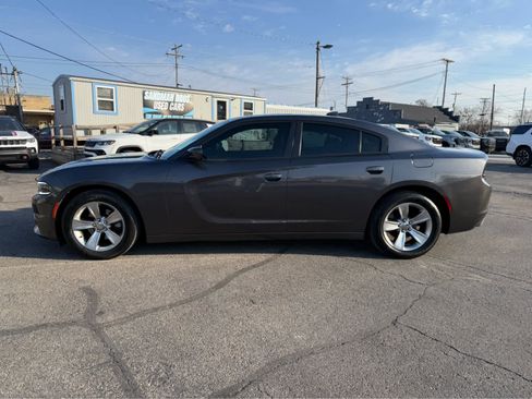 Used 2015 Dodge Charger SXT image 3