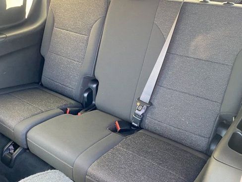 Used 2025 Chevrolet Traverse LT image 14