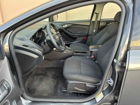 Used 2018 Ford Focus SE FWD image 38