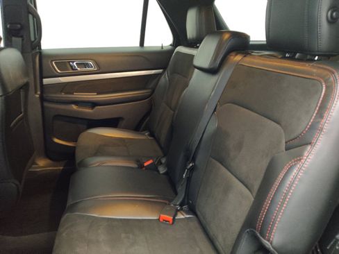 Used 2018 Ford Explorer XLT w/ Equipment Group 202A FWD image 18