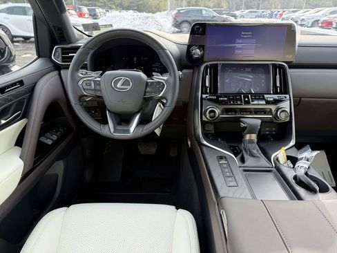 Used 2026 Lexus LX 600 4WD w/ Luxury Package image 8