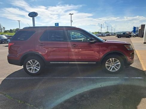 Used 2018 Ford Explorer XLT w/ Equipment Group 202A AWD/4WD image 3