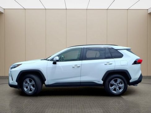 Used 2022 Toyota RAV4 XLE AWD/4WD image 10