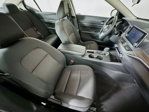 Used 2025 Nissan Altima 2.5 SV image 28