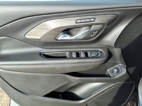 Used 2023 GMC Terrain SLT w/ Elevation Edition image 10