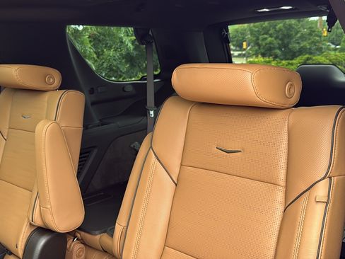 New 2026 Cadillac Escalade Luxury w/ LPO, Radiant Package AWD/4WD image 29