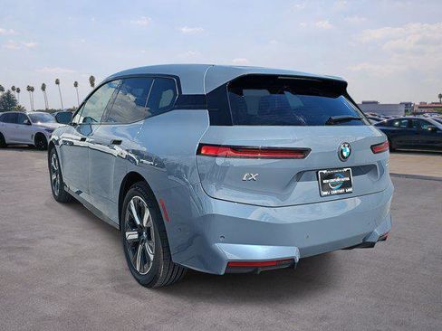 New 2026 BMW iX xDrive60 w/ Premium Package image 7