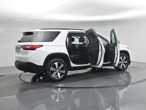 Used 2020 Chevrolet Traverse LT w/ LT Premium Package FWD image 5