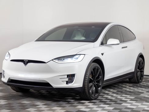 Used 2020 Tesla Model X Long Range image 2