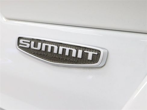 Used 2022 Jeep Grand Cherokee Summit AWD/4WD image 10