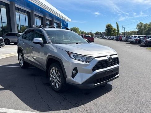 Used 2019 Toyota RAV4 XLE Premium AWD/4WD image 4