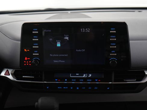 Used 2024 Toyota Sienna LE AWD/4WD image 16