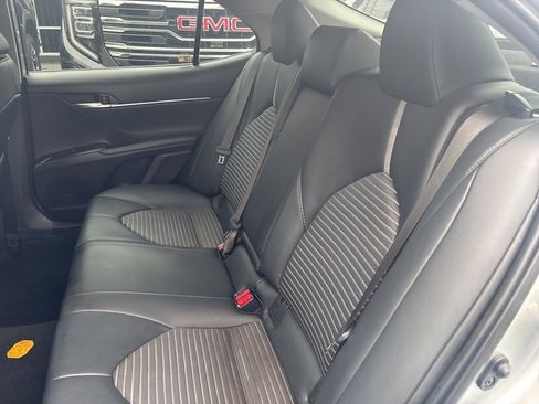 Used 2020 Toyota Camry SE image 37