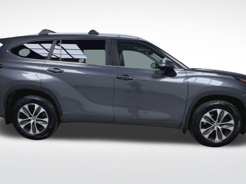 Used 2023 Toyota Highlander XLE image 11