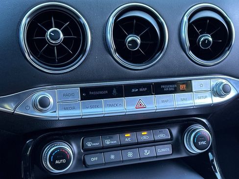 Used 2018 Kia Stinger GT2 image 17