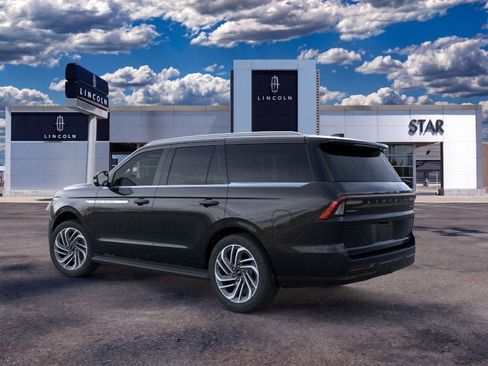 New 2026 Lincoln Navigator Premiere AWD/4WD image 4