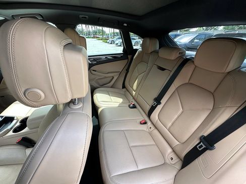 Certified 2024 Porsche Macan AWD/4WD image 40