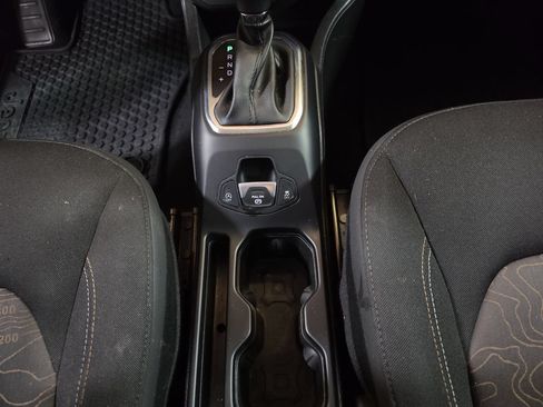 Used 2023 Jeep Renegade Latitude AWD/4WD image 22