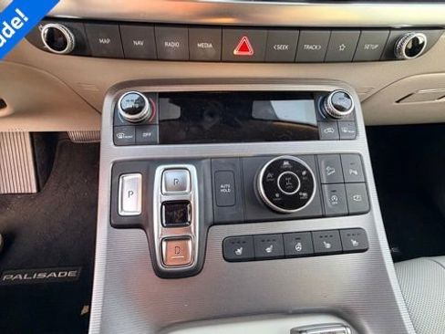 Used 2024 Hyundai Palisade Calligraphy image 12