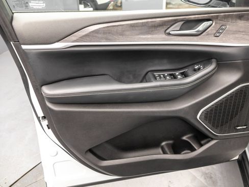 Used 2023 Jeep Grand Cherokee 4WD 4xe image 29