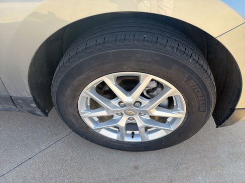 Used 2024 Chevrolet Equinox LT w/ LPO, Floor Liner Package FWD image 9