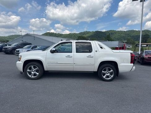 Used 2013 Chevrolet Avalanche LTZ AWD/4WD image 5